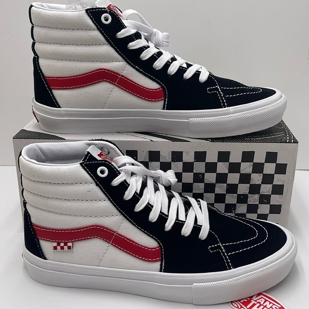Vans WMNS Skate Sk8-Hi
Athletic Black/Red
VN0A5FCC458 Sneakers